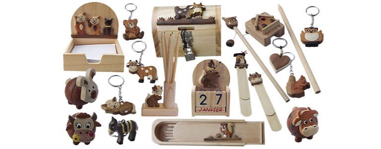 souvenir en bois marqueterie, porte clef, marque page, articles de bureaux