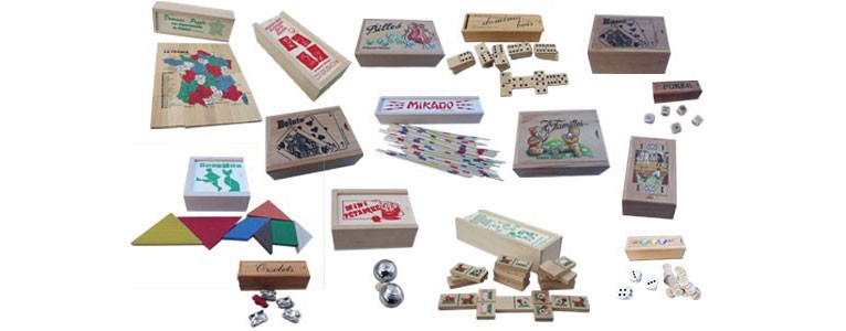 jeux de domino; boite à cartes; mikado, jeux de billes, mini boules, tan-gram , jeux jouets artisanal en bois du jura